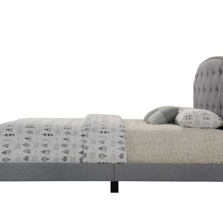 Tradilla Queen Bed in Gray Fabric 26370Q